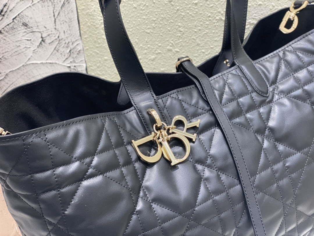 Dior M2820 Large Dior Toujours Bag Black Macrocannage Calfskin