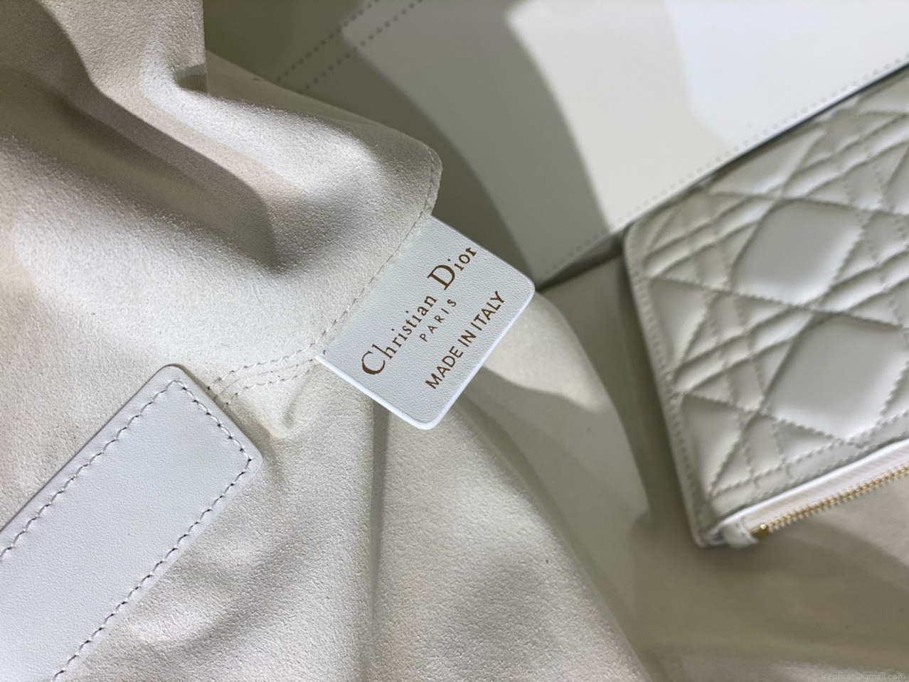 Dior M2820 Large Dior Toujours Bag White Macrocannage Calfskin