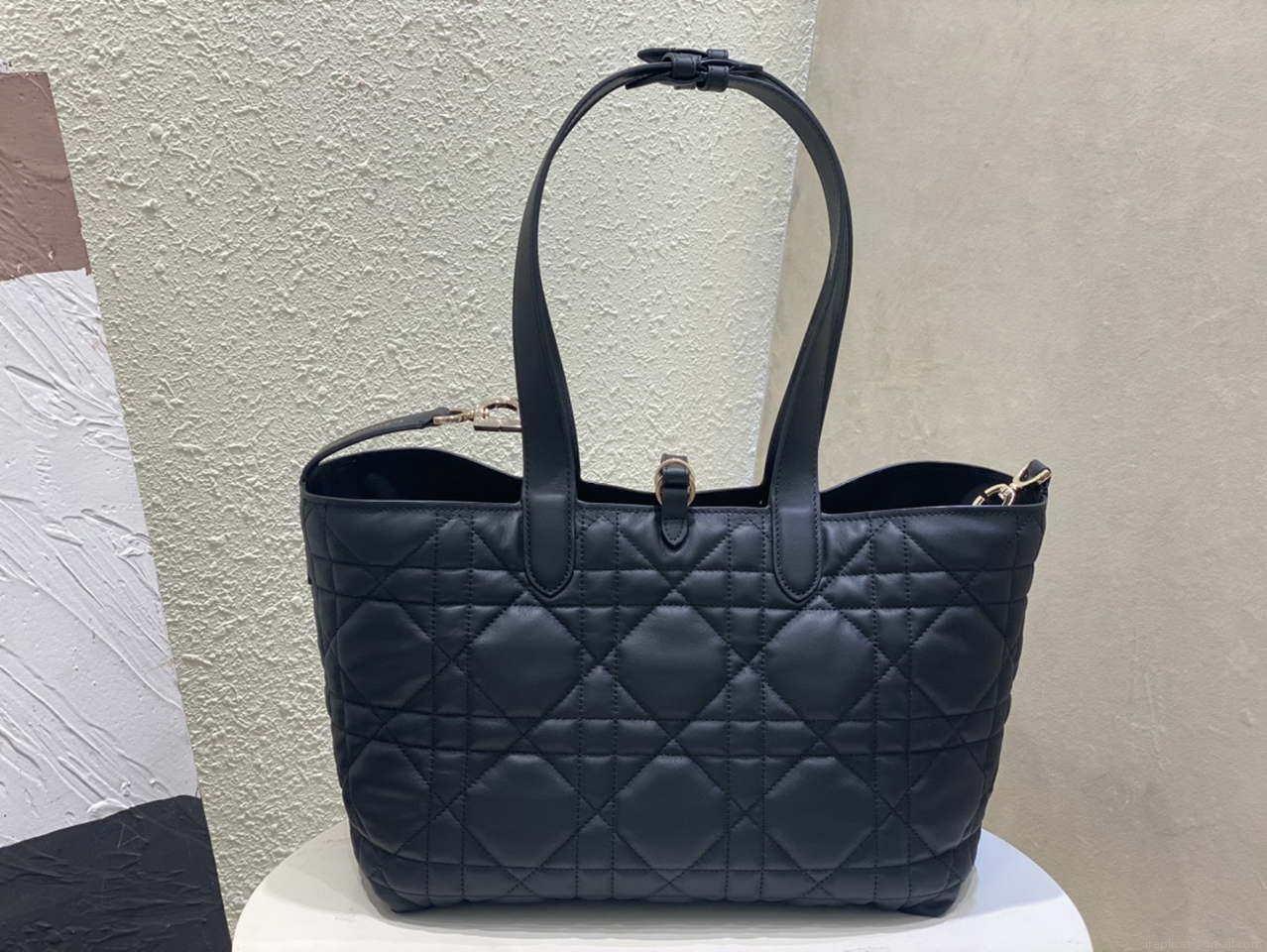 Dior M2821 Medium Dior Toujours Bag Black Macrocannage Calfskin