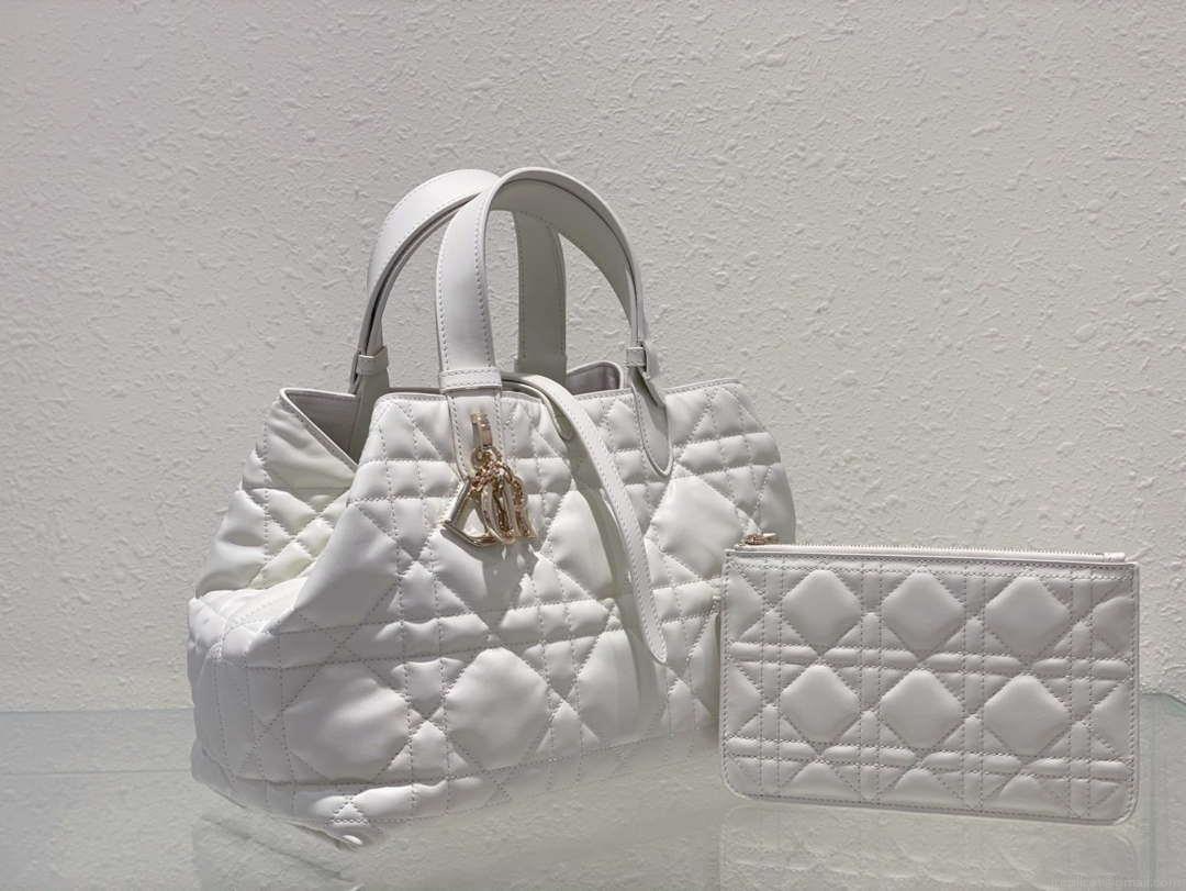 Dior M2821 Medium Dior Toujours Bag White Macrocannage Calfskin