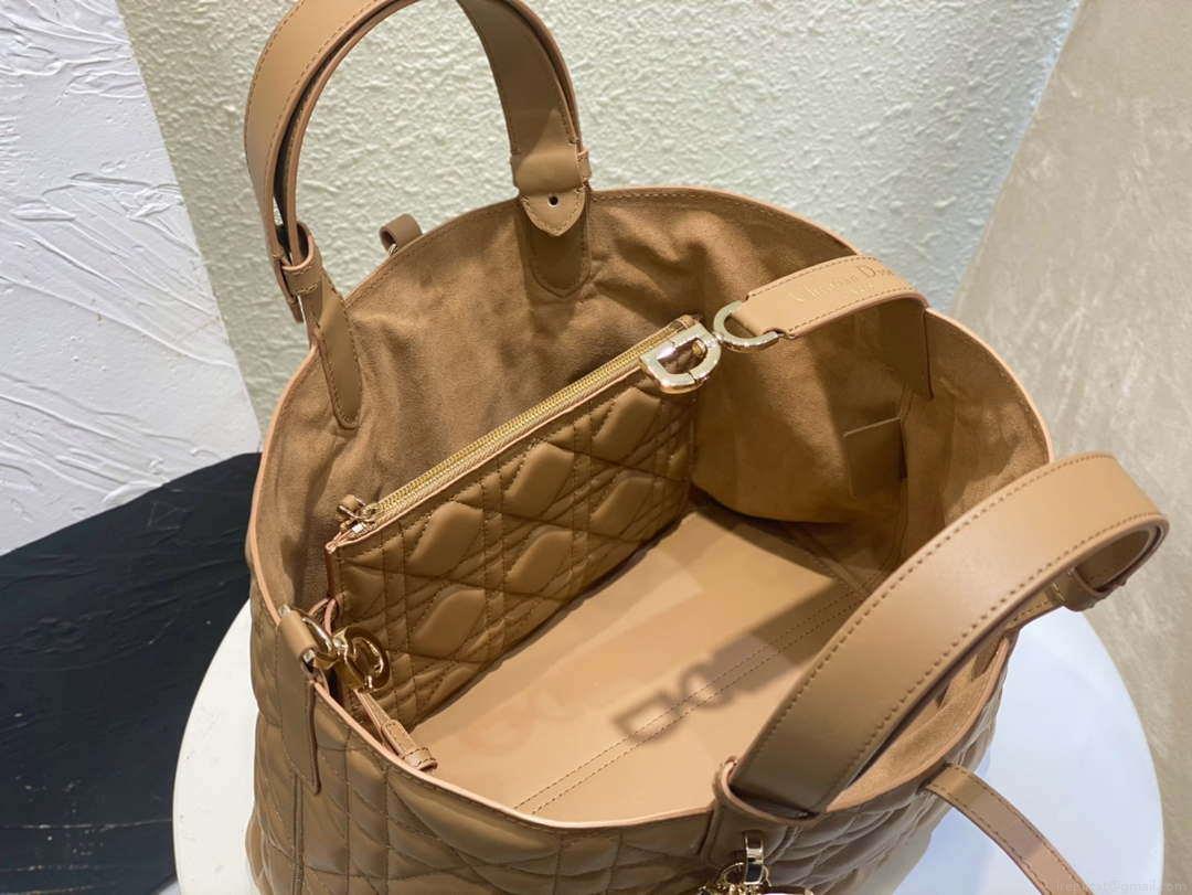 Dior M2821 Medium Dior Toujours Bag Apricot Macrocannage Calfskin