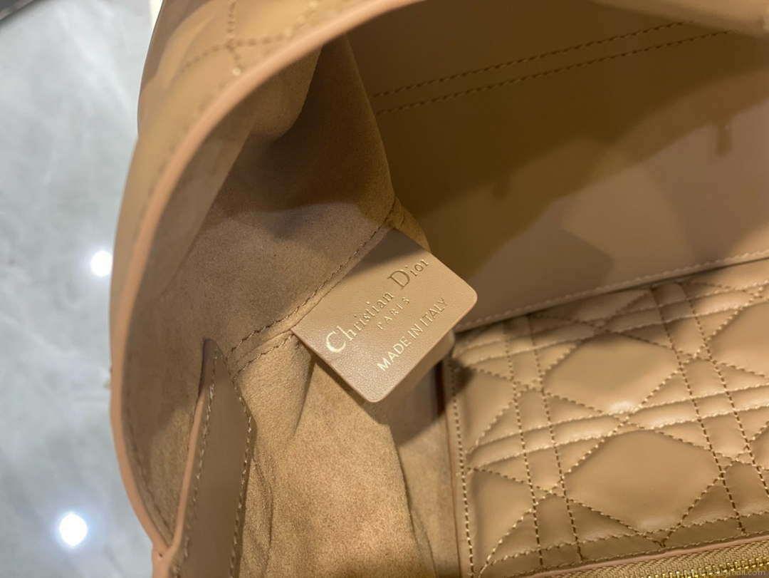 Dior M2821 Medium Dior Toujours Bag Apricot Macrocannage Calfskin