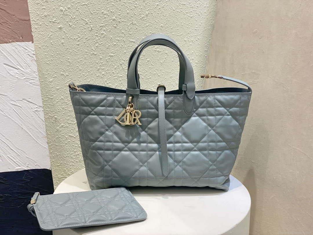 Dior M2821 Medium Dior Toujours Bag Blue Macrocannage Calfskin