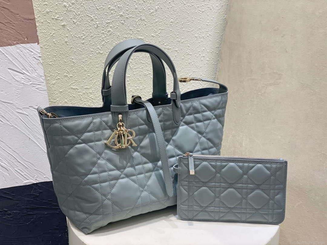 Dior M2821 Medium Dior Toujours Bag Blue Macrocannage Calfskin
