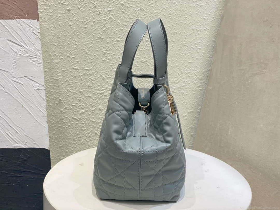 Dior M2821 Medium Dior Toujours Bag Blue Macrocannage Calfskin