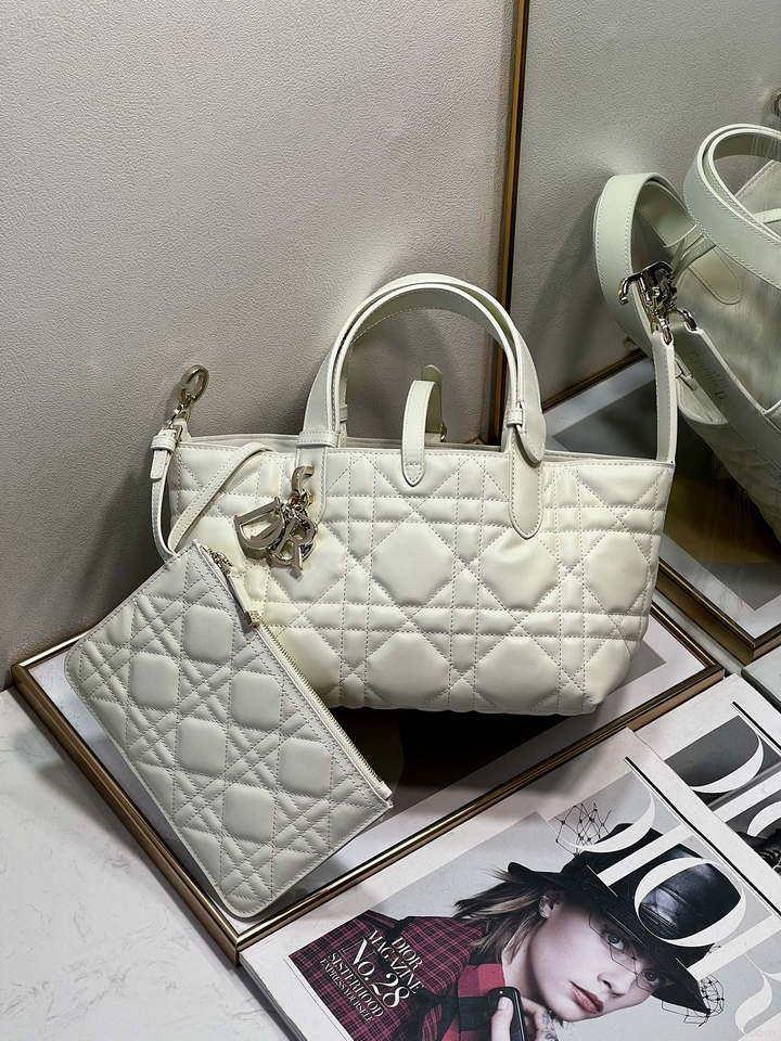Dior M2822 Small Dior Toujours Bag White Macrocannage Calfskin
