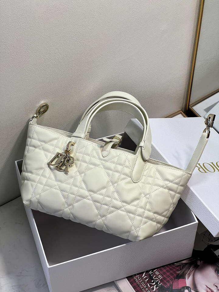 Dior M2822 Small Dior Toujours Bag White Macrocannage Calfskin