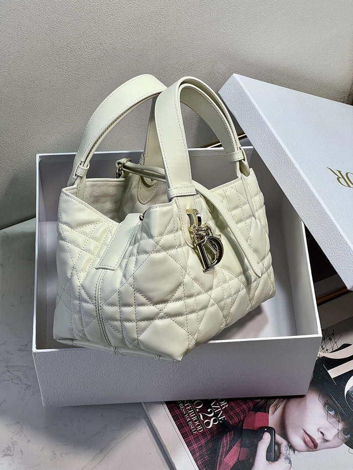 Dior M2822 Small Dior Toujours Bag White Macrocannage Calfskin