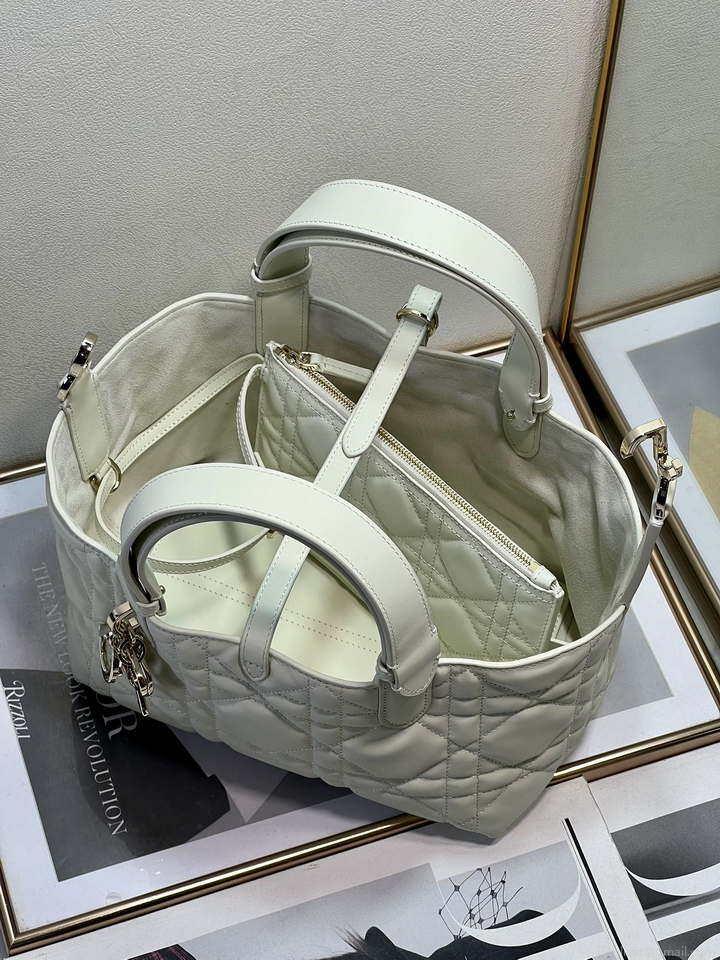 Dior M2822 Small Dior Toujours Bag White Macrocannage Calfskin