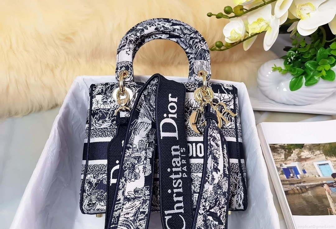 Dior M0565 Medium Lady D-Lite Black and White Toile de Jouy Embroidery M1021