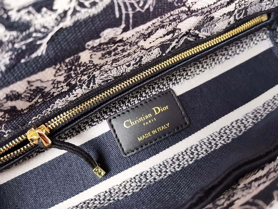 Dior M0565 Medium Lady D-Lite Black and White Toile de Jouy Embroidery M1021
