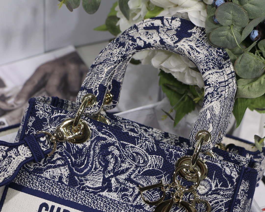 Dior M0565 Medium Lady D-Lite Blue Toile de Jouy Embroidery M1022