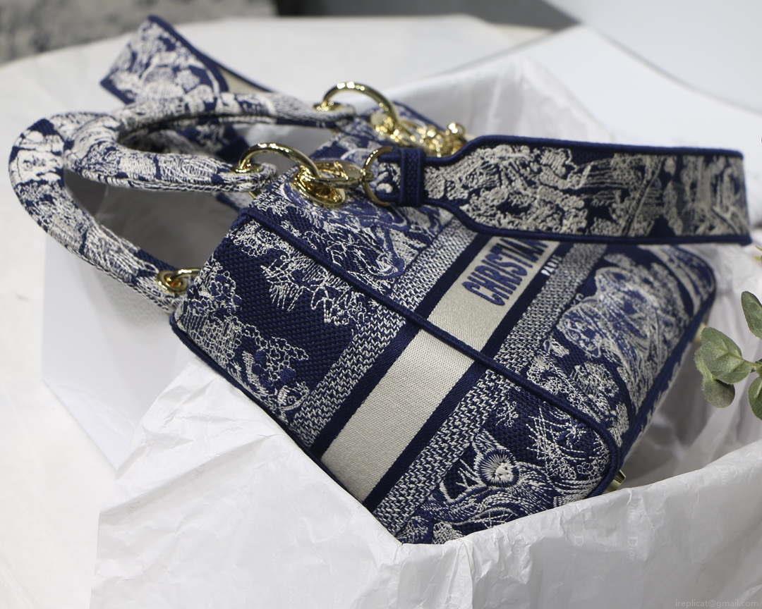 Dior M0565 Medium Lady D-Lite Blue Toile de Jouy Embroidery M1022