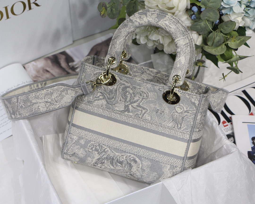 Dior M0565 Medium Lady D-Lite Blue Toile de Jouy Embroidery M1023
