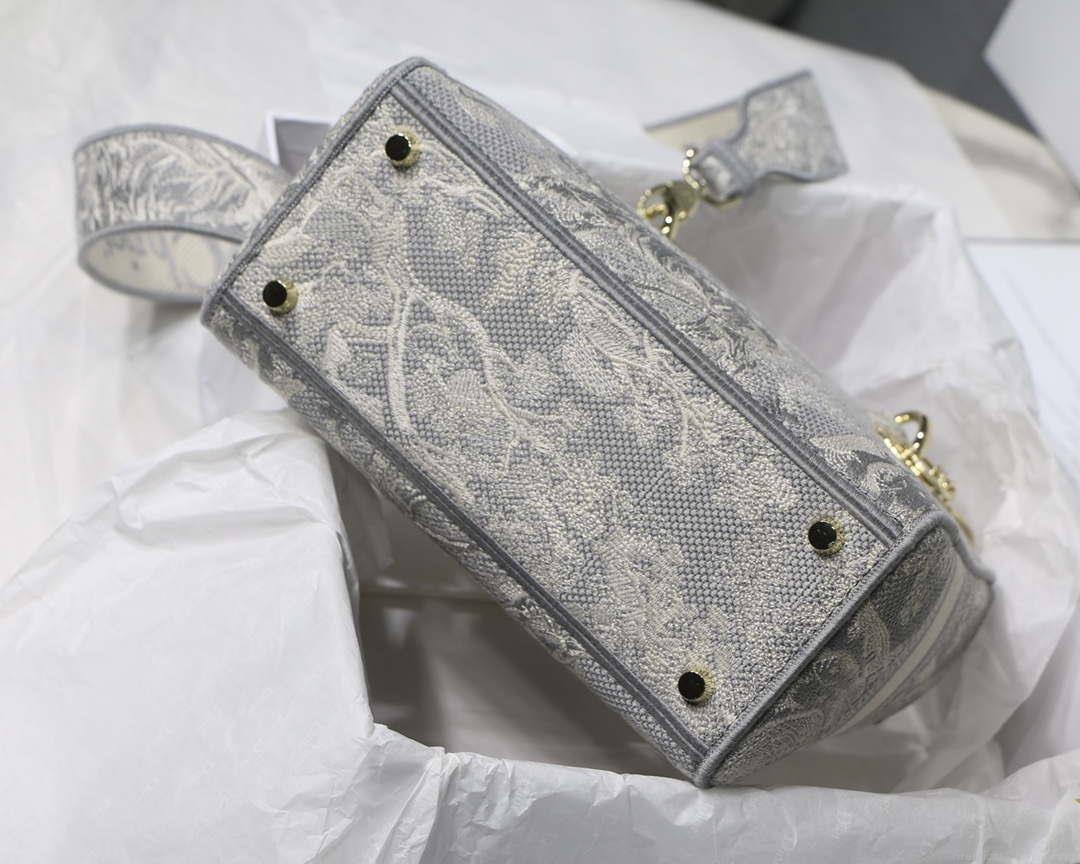 Dior M0565 Medium Lady D-Lite Blue Toile de Jouy Embroidery M1023