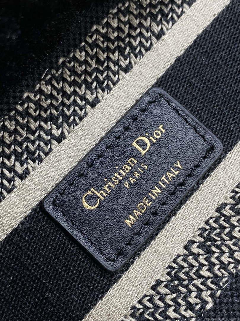 Dior M0565 Medium Lady D-Lite Wool Black M1037