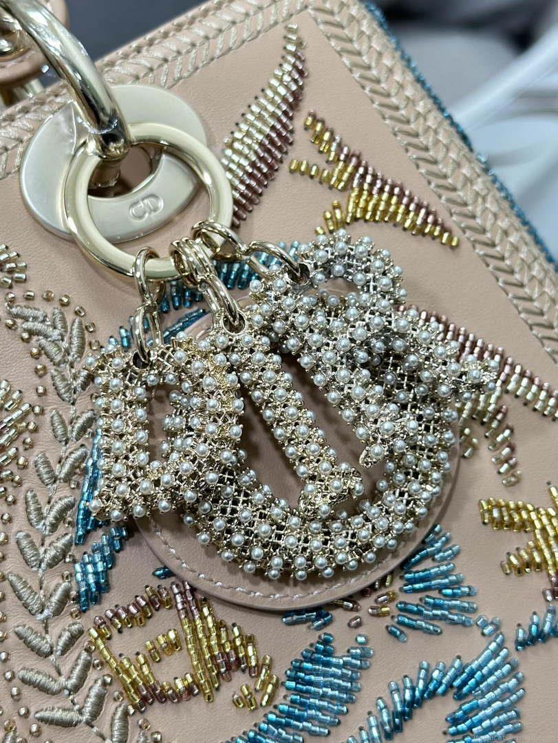 Dior M0565 Medium Lady D-Lite Bag Embroidery floral beads M1062