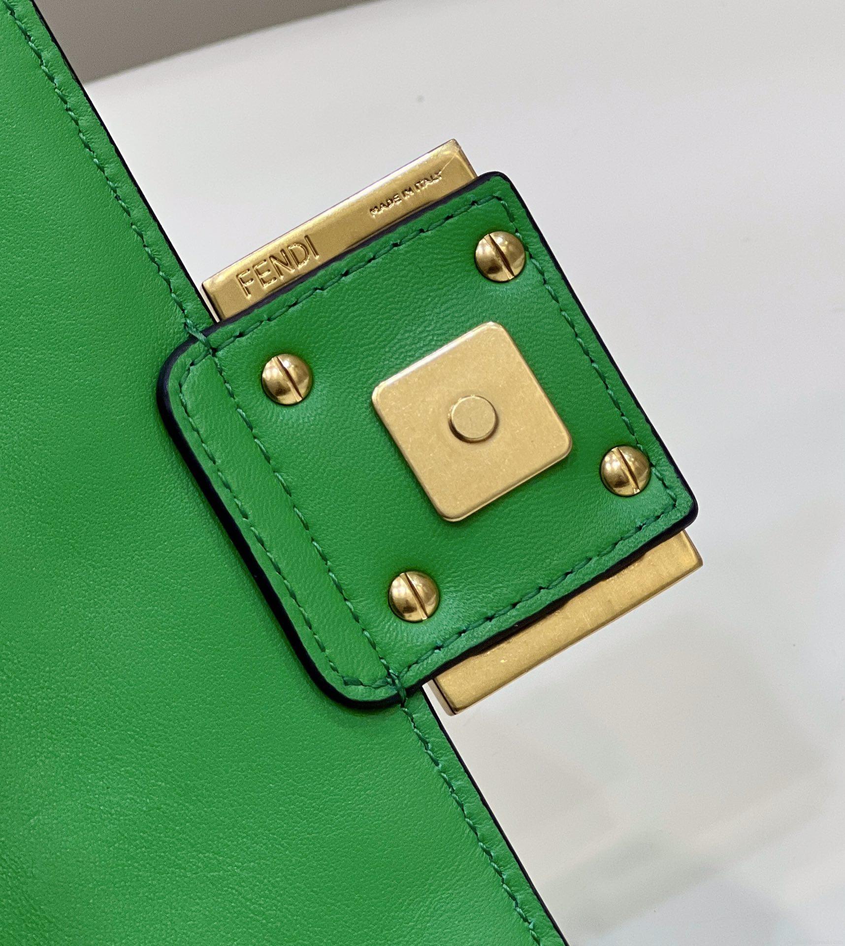 Fendi 8BS017 Baguette Mini Green leather 0135 bag