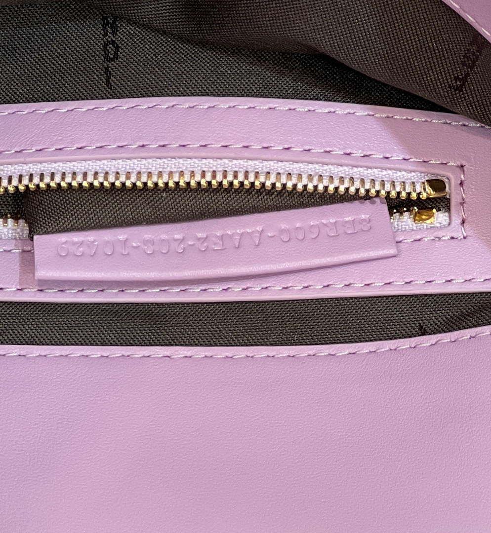 Fendi 8BR600 Baguette Medium leather 0135M bag Purple