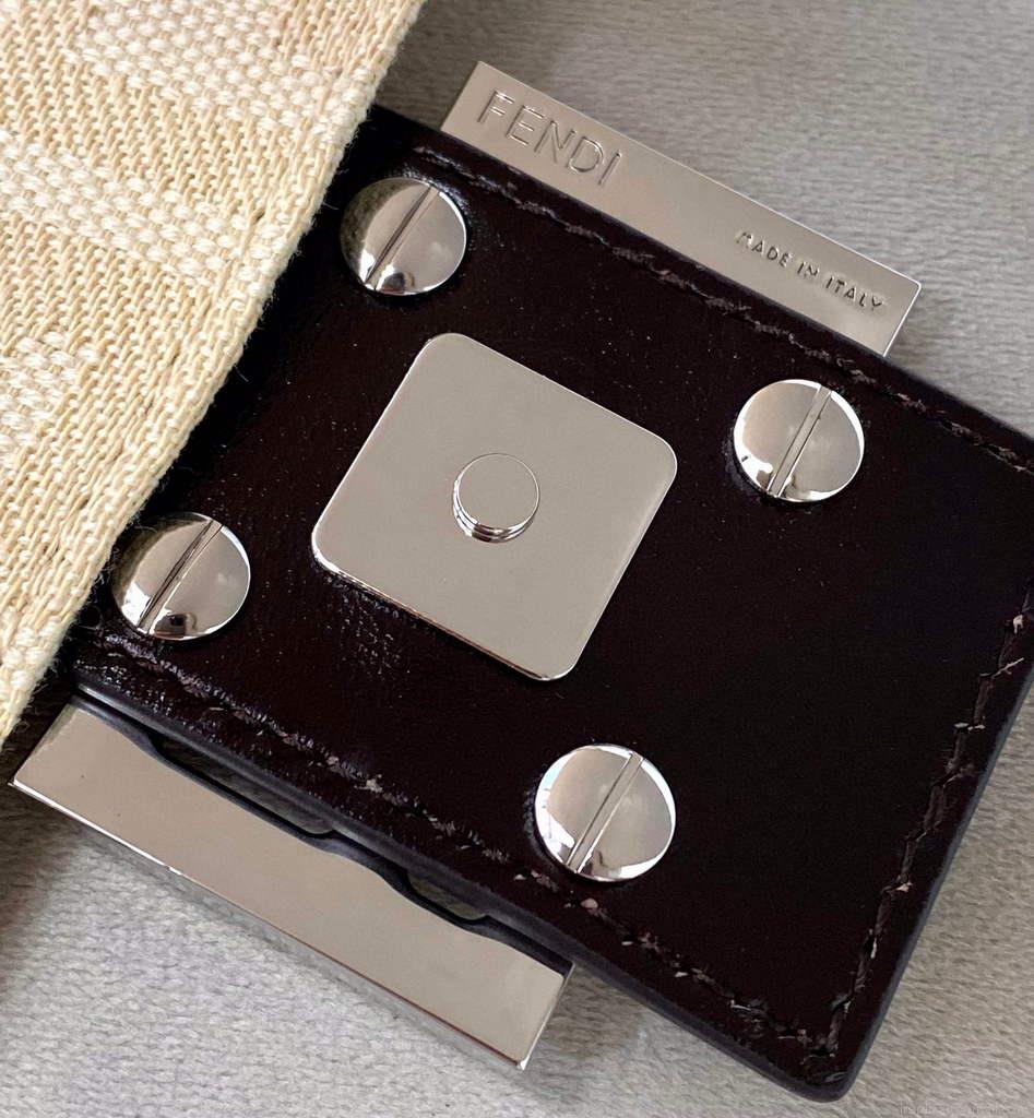Fendi Bag 0121 Shoulder bag Beige