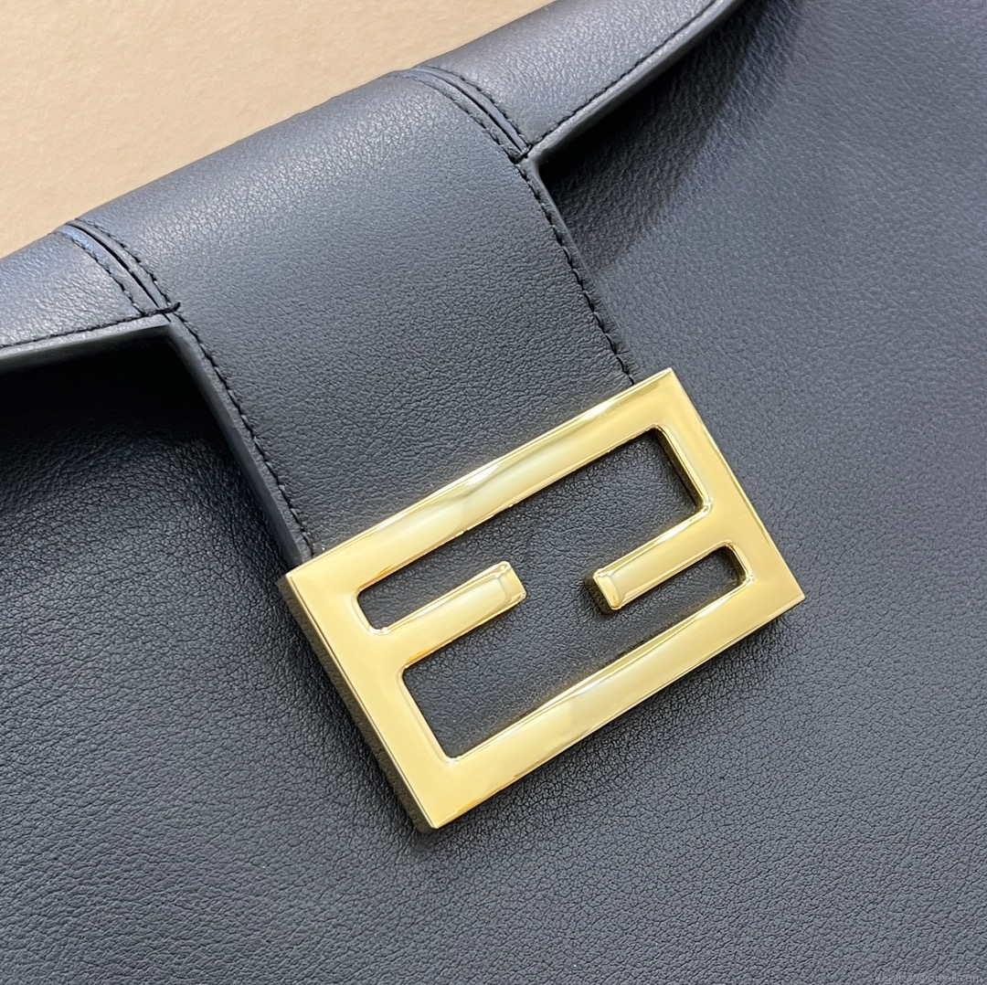Fendi 8BS069 Fendi Black Leather Croissant bag 8373