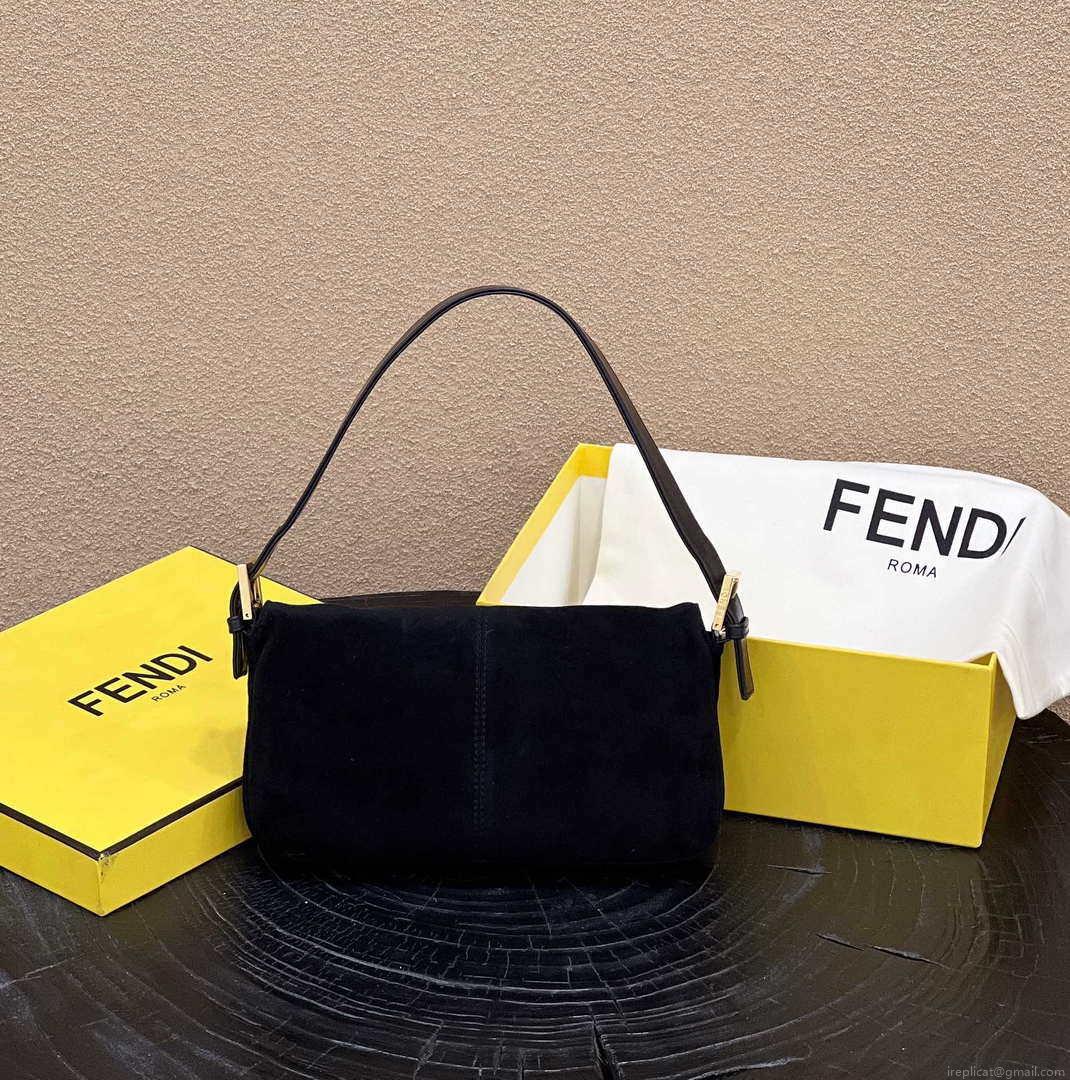 Fendi 8339 Baguette Middle Age Solid Color Series Underarm Bag Black