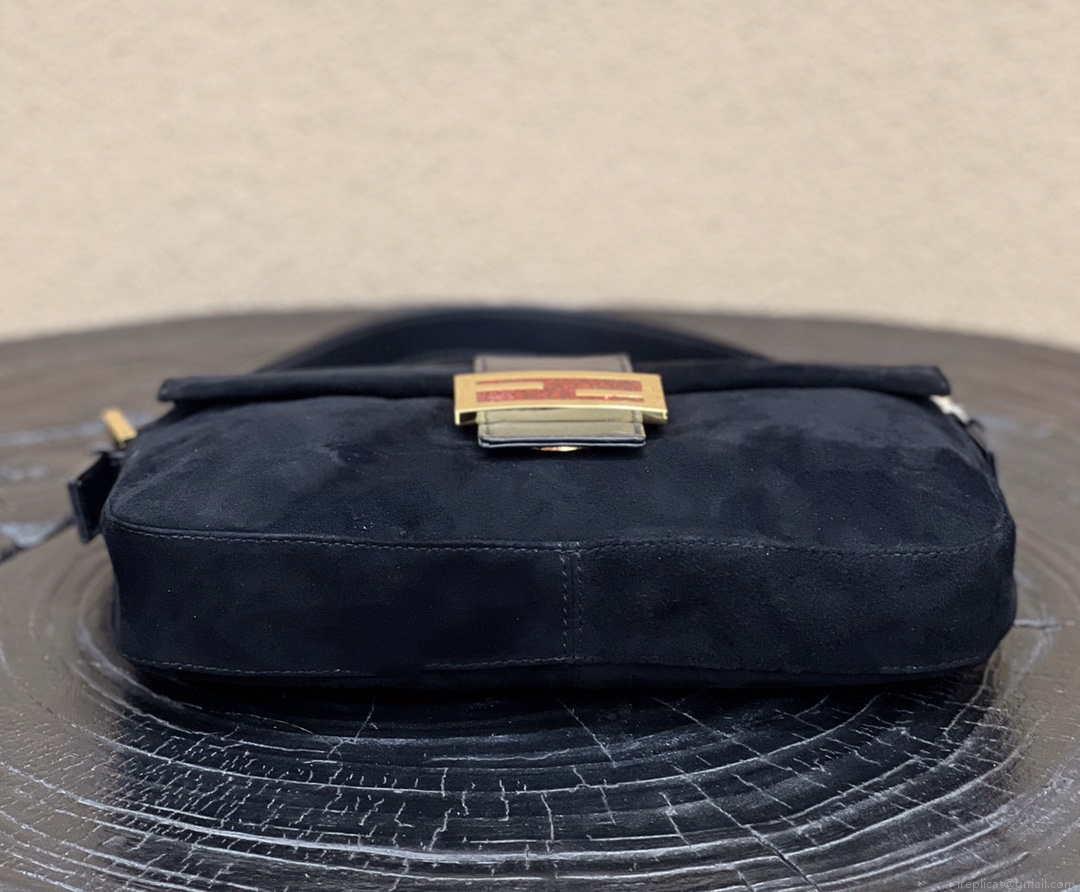 Fendi 8339 Baguette Middle Age Solid Color Series Underarm Bag Black