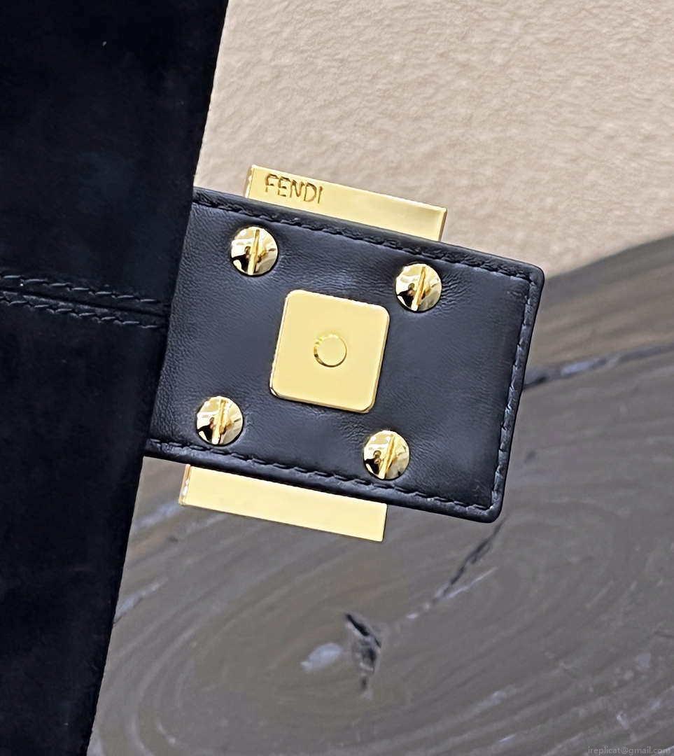 Fendi 8339 Baguette Middle Age Solid Color Series Underarm Bag Black
