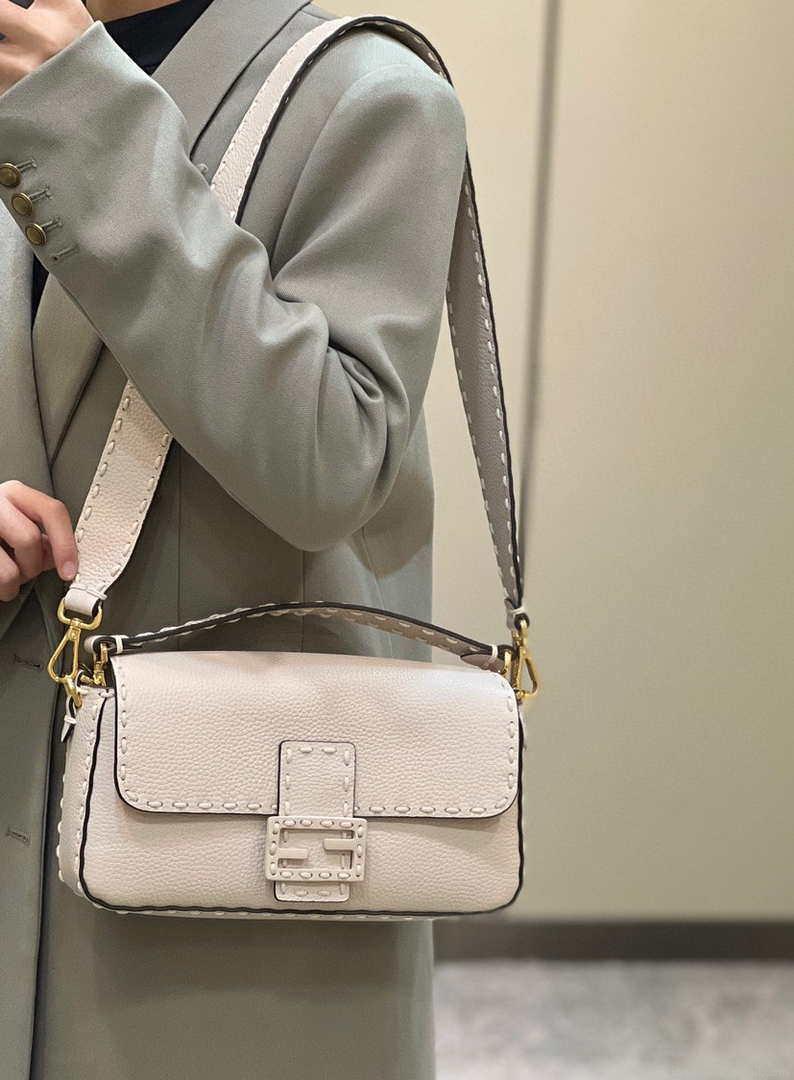 Fendi 8BR600 Baguette White full grain leather bag 8393