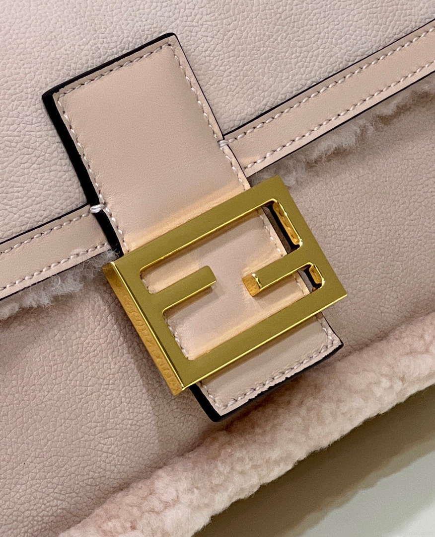 Fendi 8BR600 Baguette Medium Re-Edition bag in sheepskin Pink