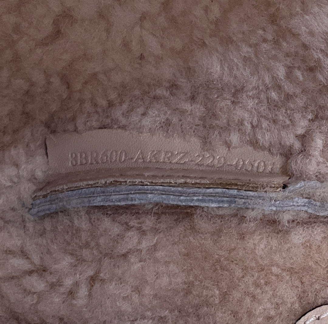Fendi 8BR600 Baguette Medium Re-Edition bag in sheepskin Pink