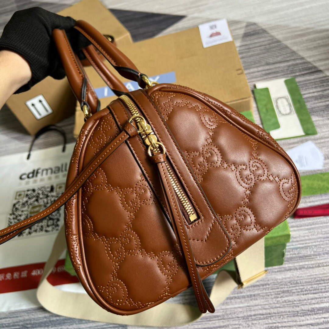 Gucci 702242 GG matelassé leather shoulder bag Brown