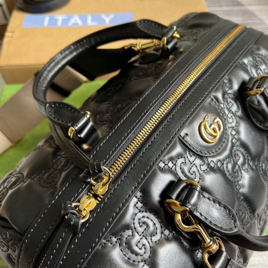 Gucci 702242 GG matelassé leather shoulder bag Black