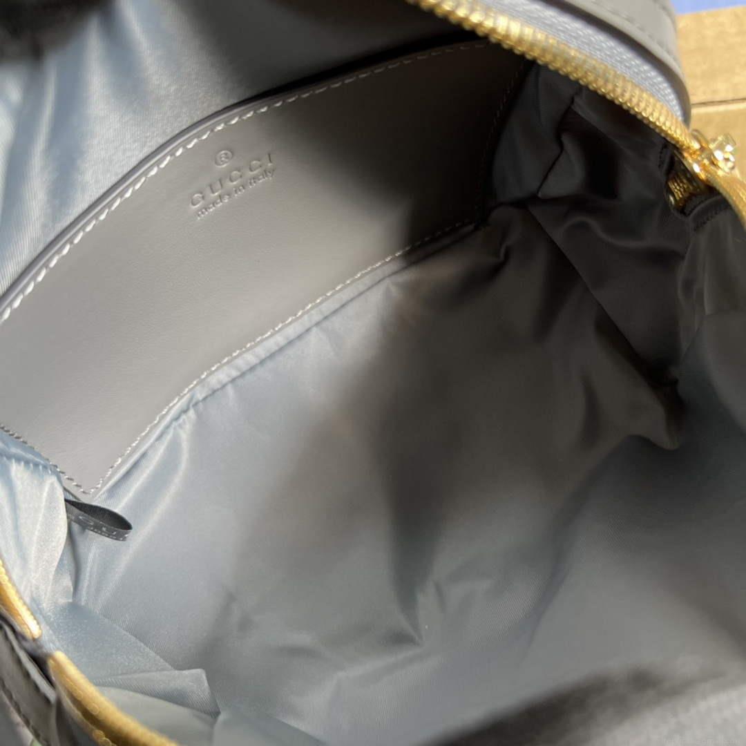 Gucci 726047 GG Matelassé Beauty Case Grey