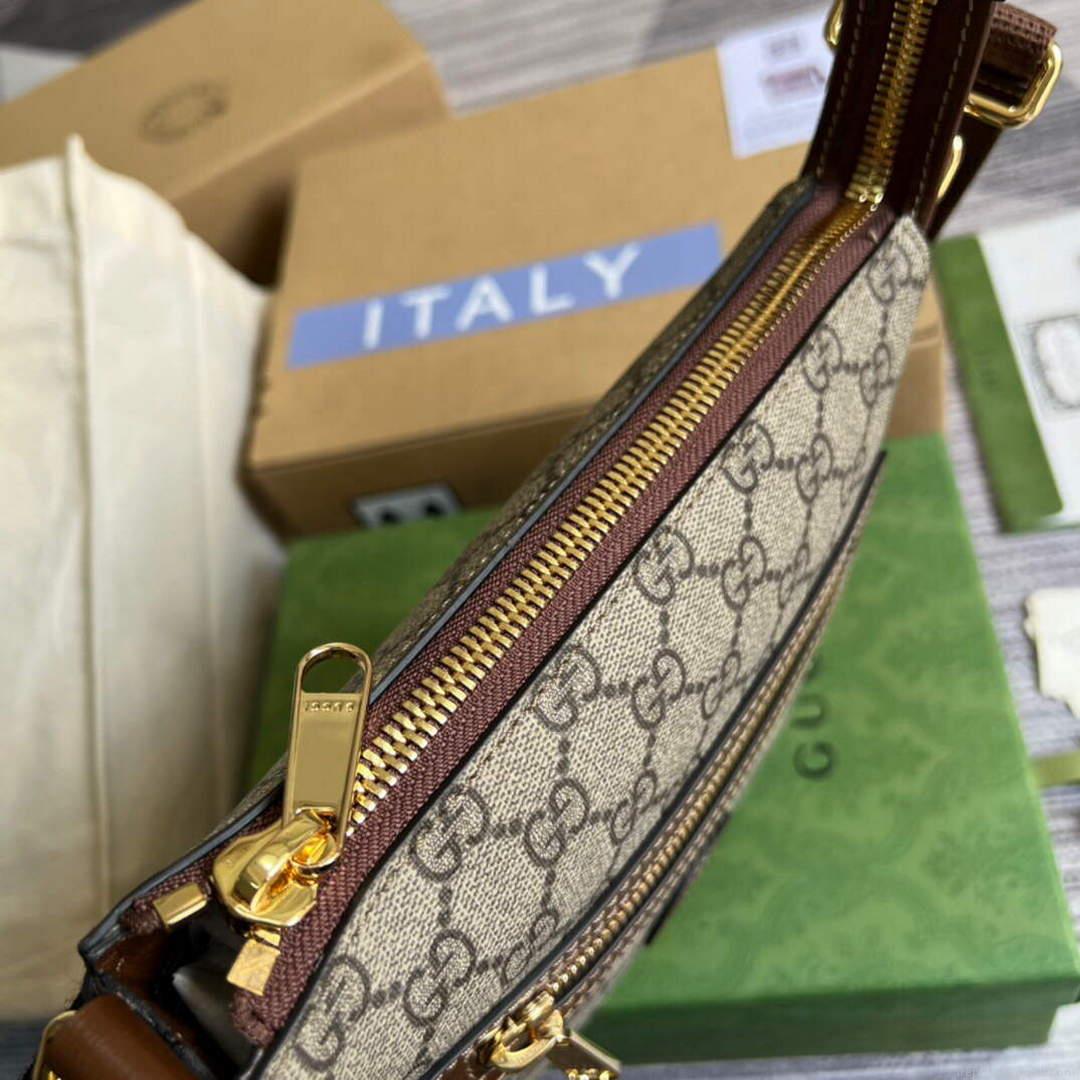 Gucci 681021 GG Supreme messenger bag Brown