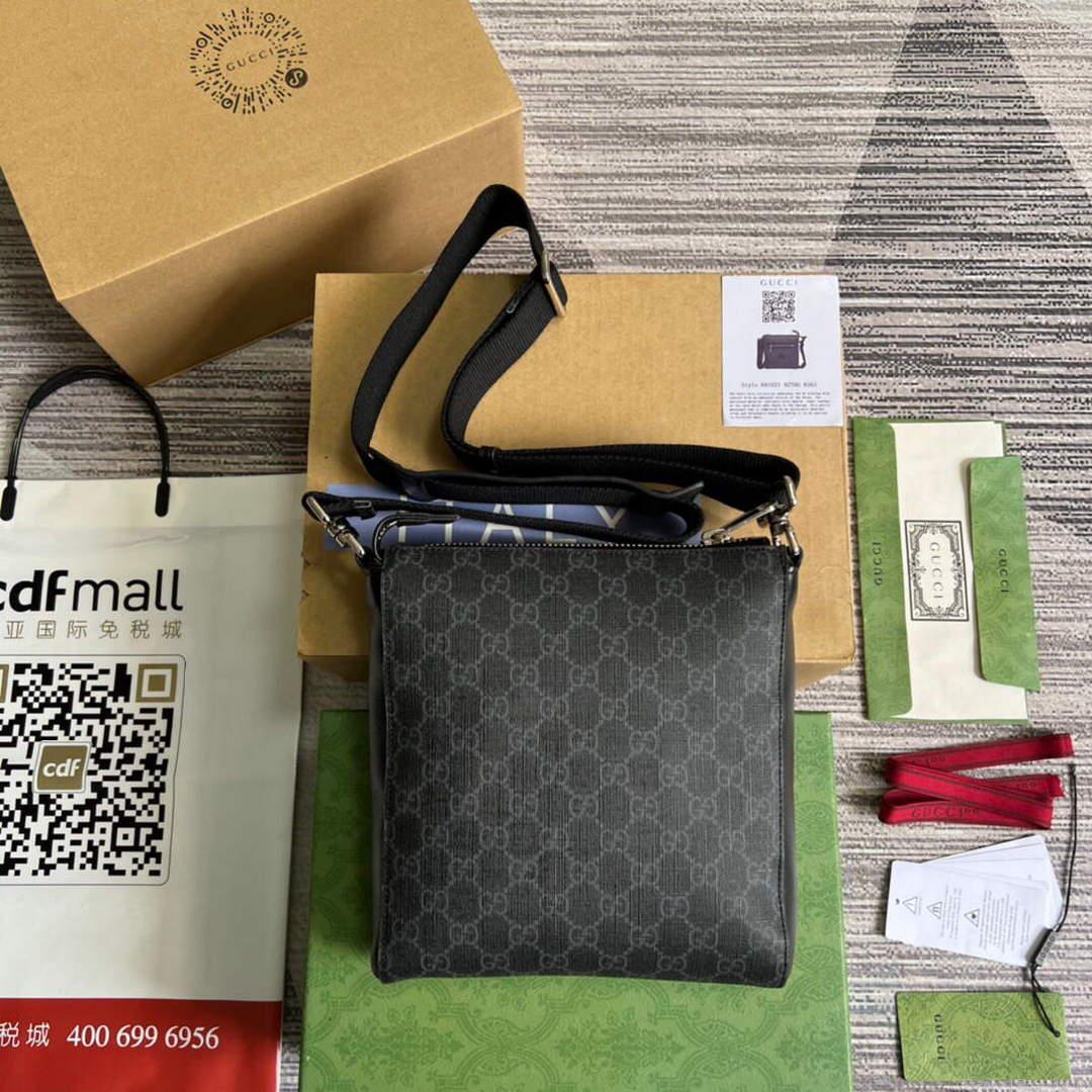 Gucci 681021 GG Supreme messenger bag Black