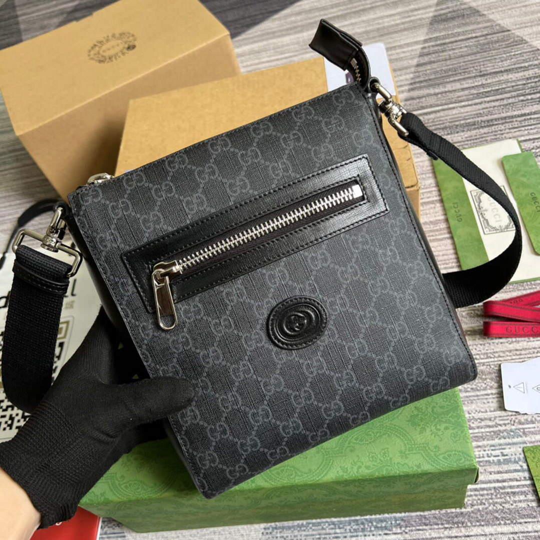 Gucci 681021 GG Supreme messenger bag Black