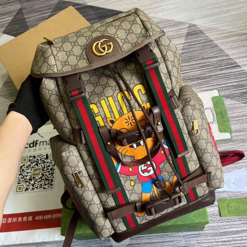 Gucci 690999 Gucci cat print skateboard backpack