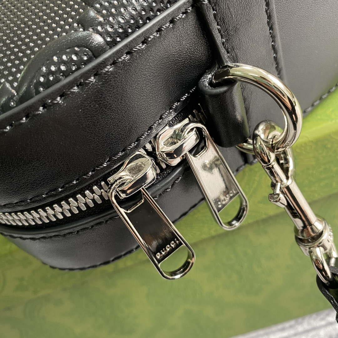 Gucci 658573 Men’s GG embossed briefcase Bag Black