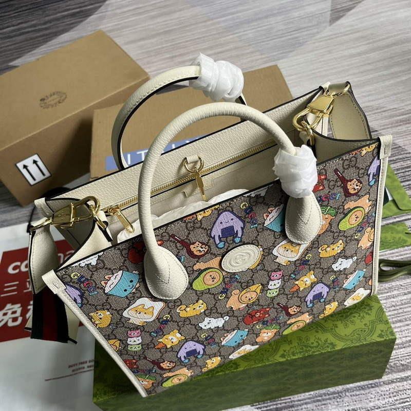 Gucci 680956 Gucci animal print small tote bag