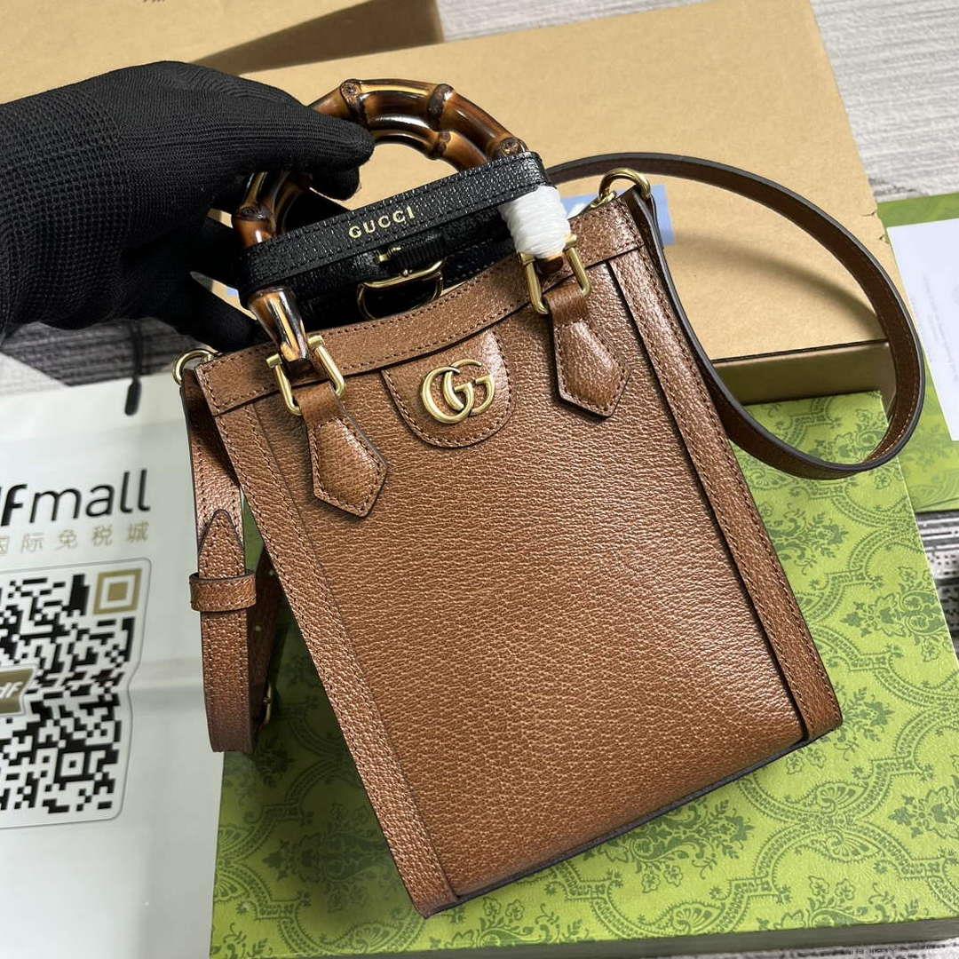 Gucci 739079 Diana Mini Tote Bag Cuir leather