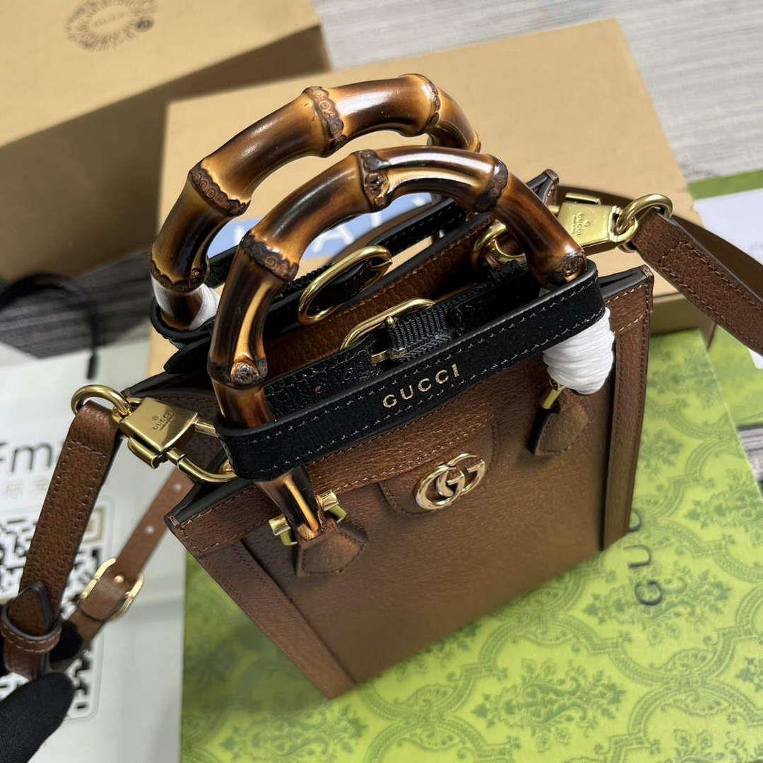 Gucci 739079 Diana Mini Tote Bag Cuir leather