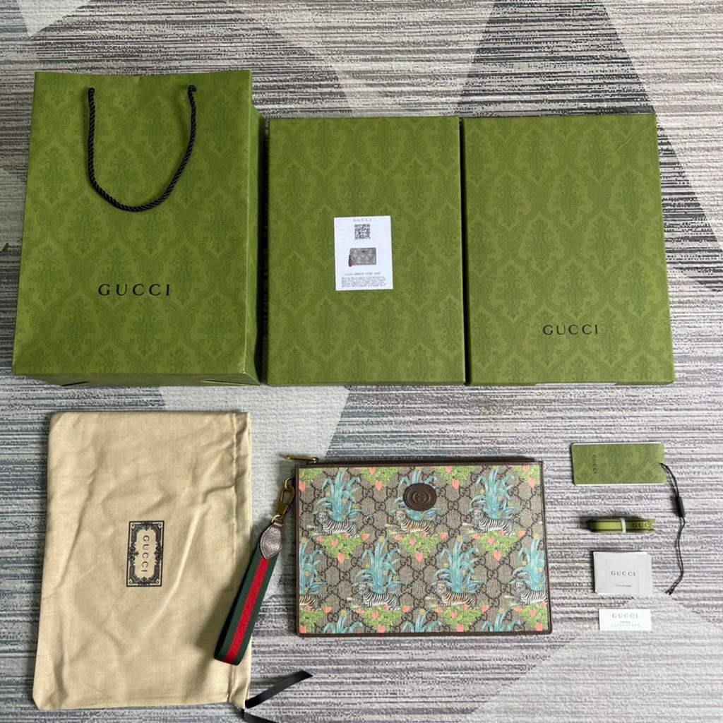 Gucci ‎688378 Gucci Tiger pouch Bag Brown