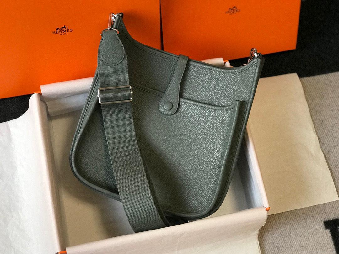 Hermes H083435 Evelyne III 29 Shoulder Bag Silver Hardware Dark Green