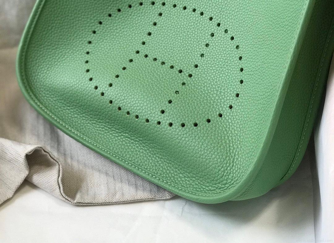 Hermes H083435 Evelyne III 29 Shoulder Bag Silver Hardware Light Green