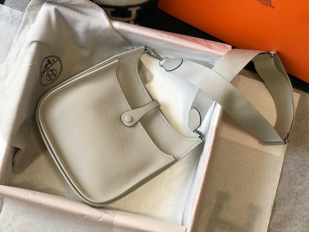 Hermes H083435 Evelyne III 29 Shoulder Bag Silver Hardware White Gray