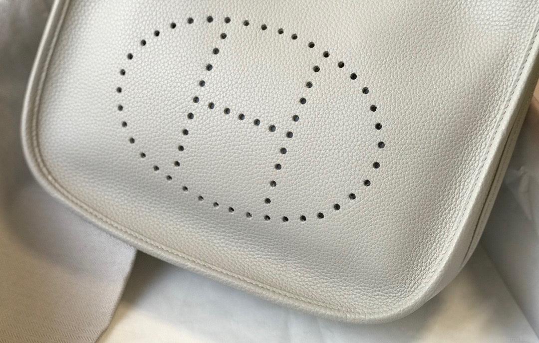 Hermes H083435 Evelyne III 29 Shoulder Bag Silver Hardware White Gray