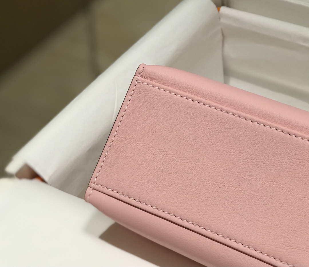 Hermes Kelly Pouchette Swift Leather clutch bag Gold H230251