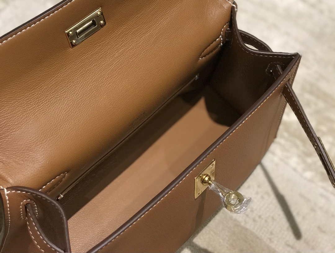 Hermes Kelly Pouchette Swift Leather clutch bag Gold H230265