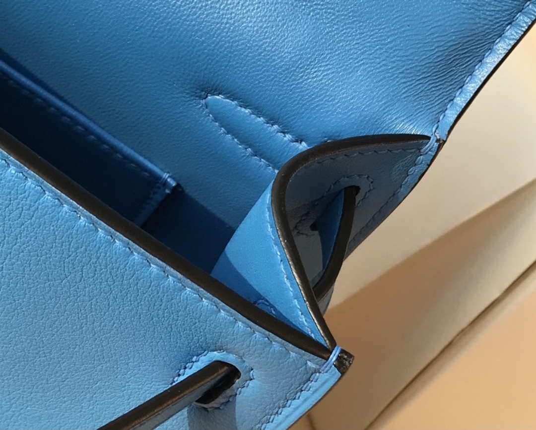 Hermes Kelly Pouchette Swift Leather clutch bag Gold H230267